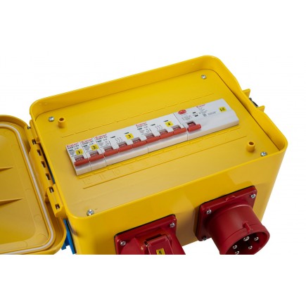 EUROLITE SBPO-3240B Power Distributor